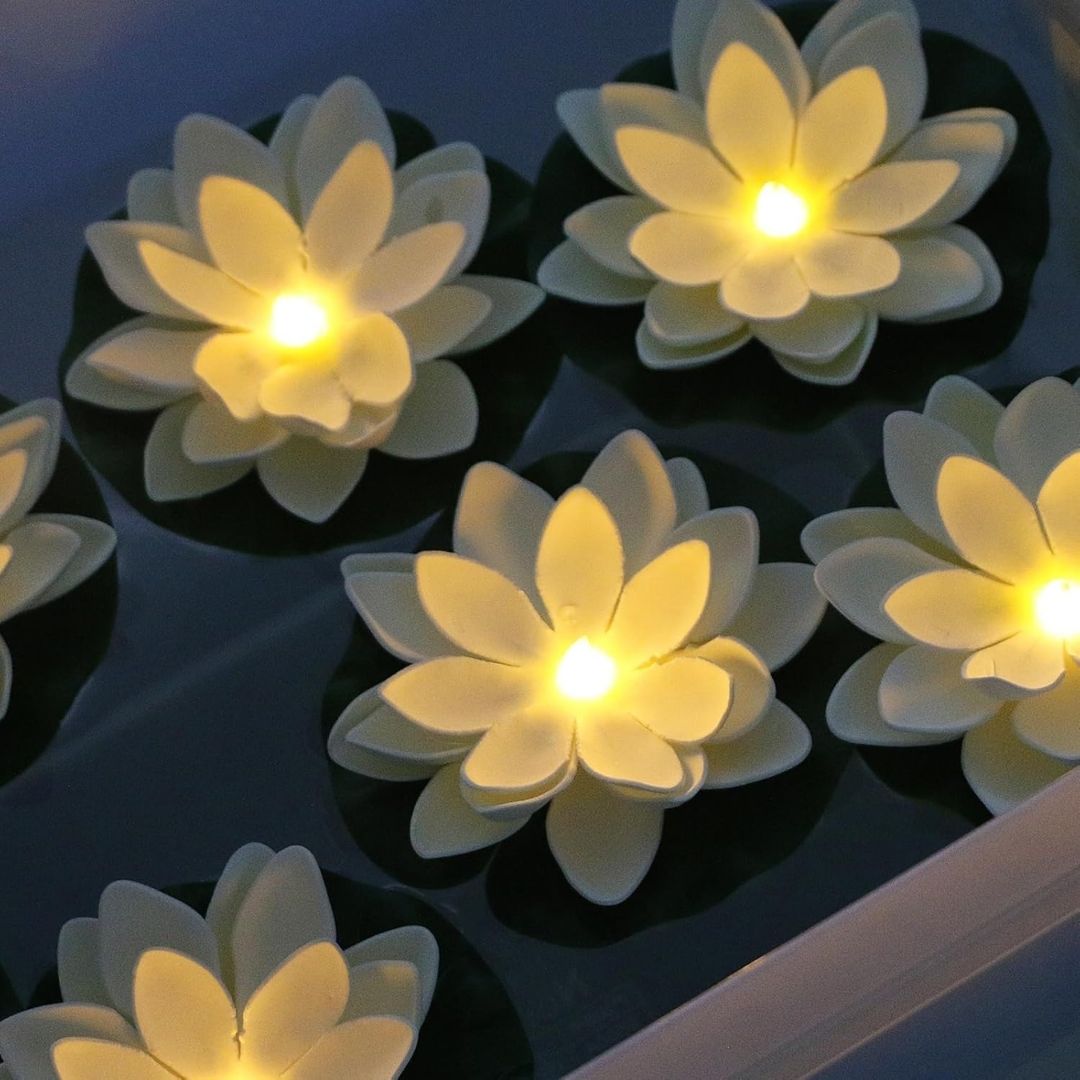Schwimmende Lotusleuchte – Dekorativ LED-dammlampa med naturtrogen design