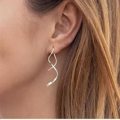 Spirale Silberohrringe – Eleganta långa örhängen med modern snurrad design