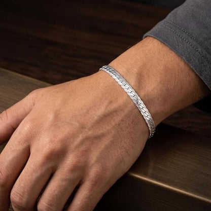 Markantes Panzerarmband – Stilfull länkarmband i skinande silverfinish